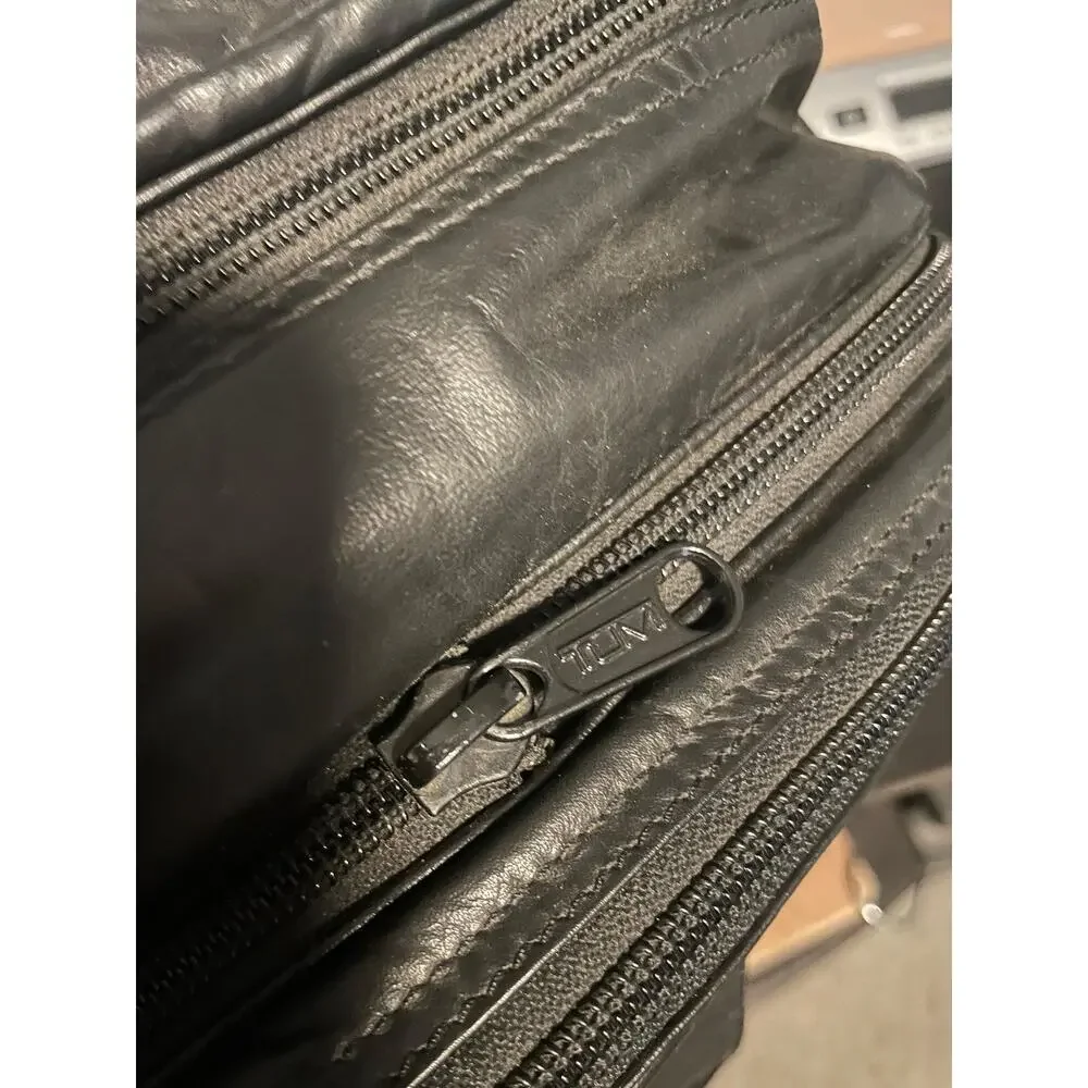 Tumi Black 21